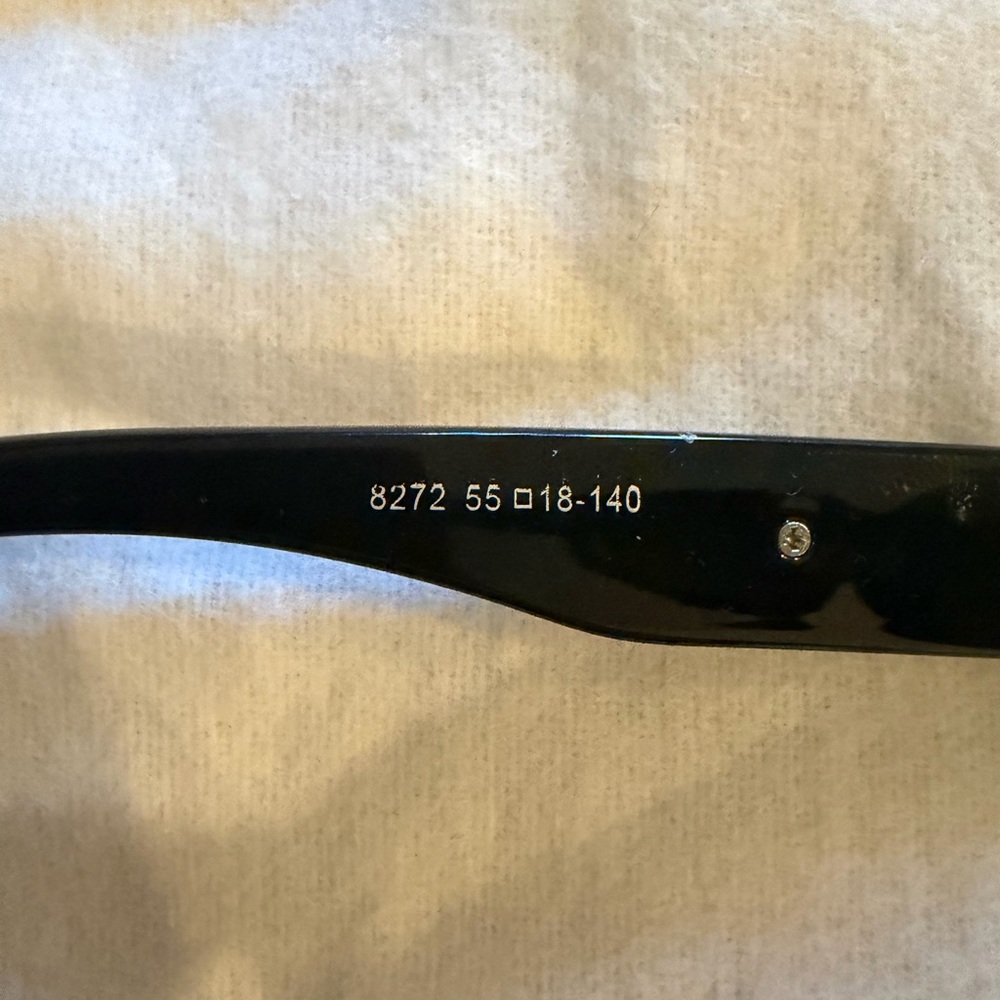 CHANEL Black Sunglasses with Logo - Picture 4 of 7